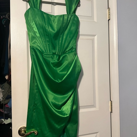 Gigii's size L satin formal dress - Picture 3 of 4